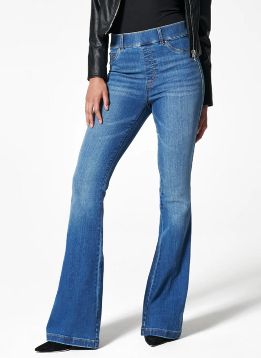 Front View of the model wearing the SPANX Ocean Flare Jeans. Showing the different dimensions of the jeans and elastic waistline.